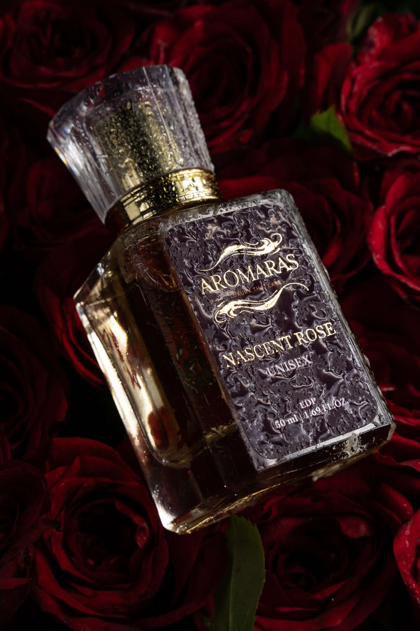 Aromaras unisex perfume with balanced floral and woody fragrance notes